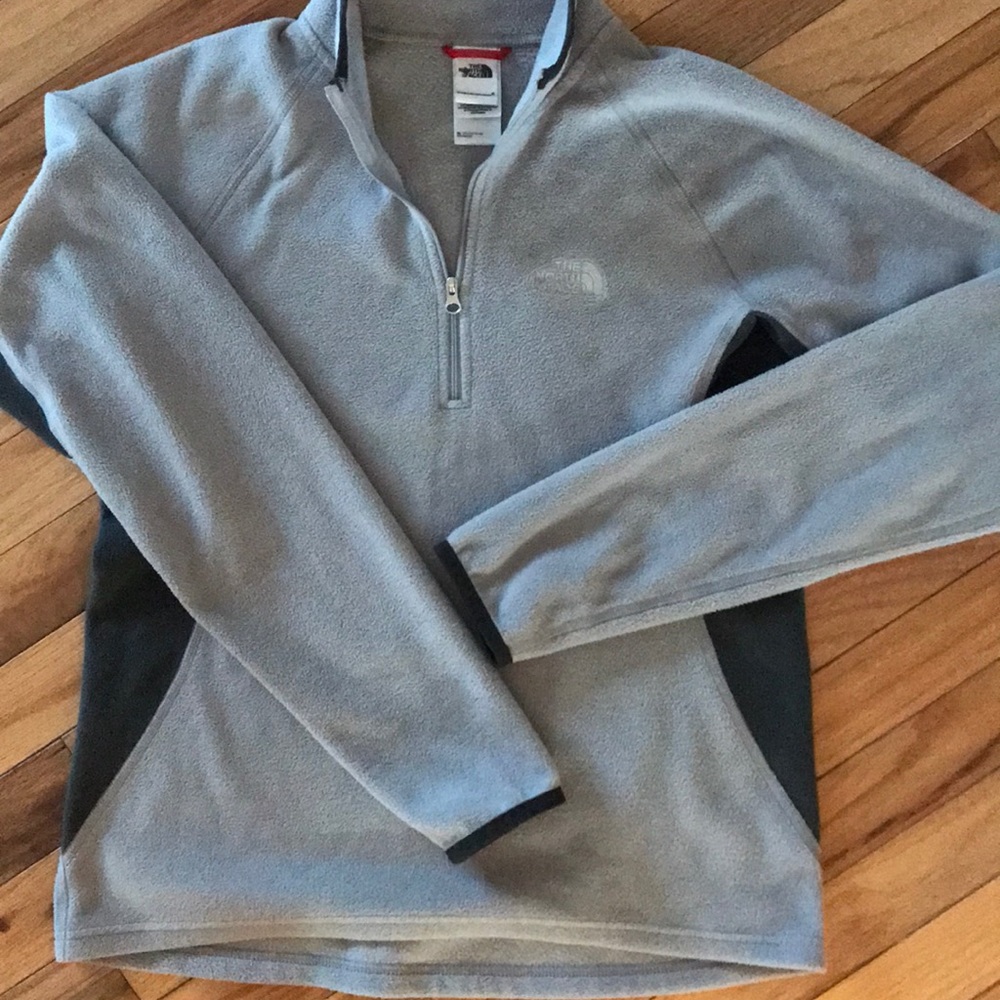NORTH FACE 1/4 zip fleece pullover. Gray. Medium